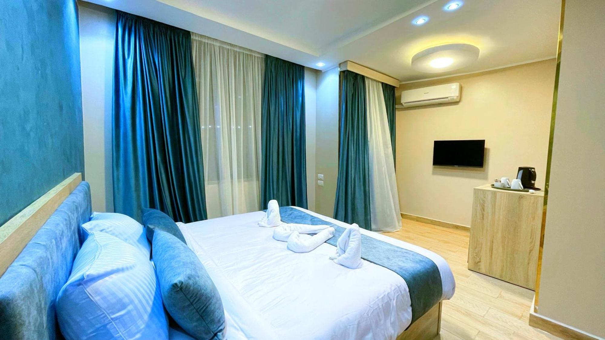Red Pyramids Hotel *